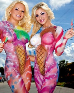 Вот какие девушки продают мороженое на Майами