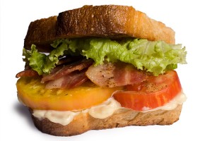 Если правильно подобрать ингредиенты, вкусный сэндвич тоже может быть полезной и здоровой пищей!