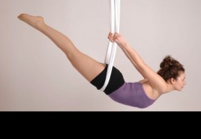 Воздушная йога – модный спорт 2012